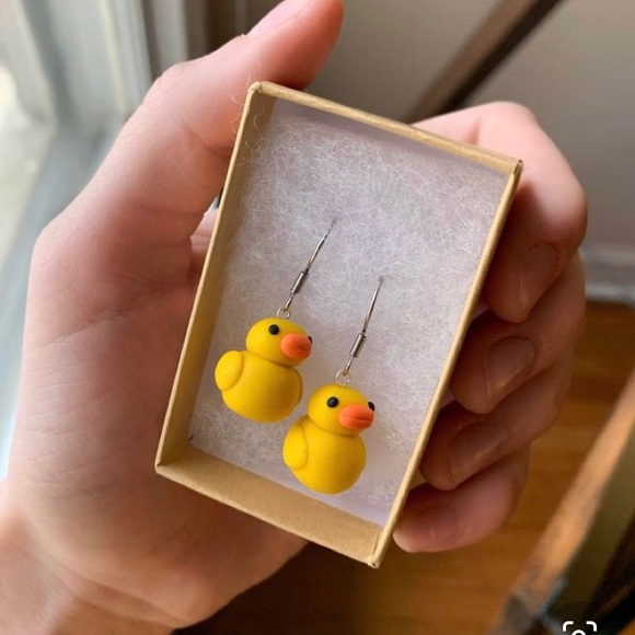 4 Pairs of Clay Earrings - Picture 7 of 9